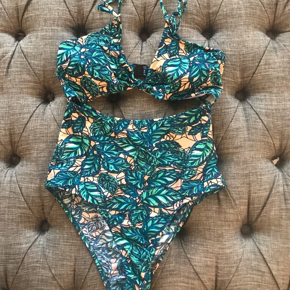 Cupshe One-Piece with Cut-Out Size M